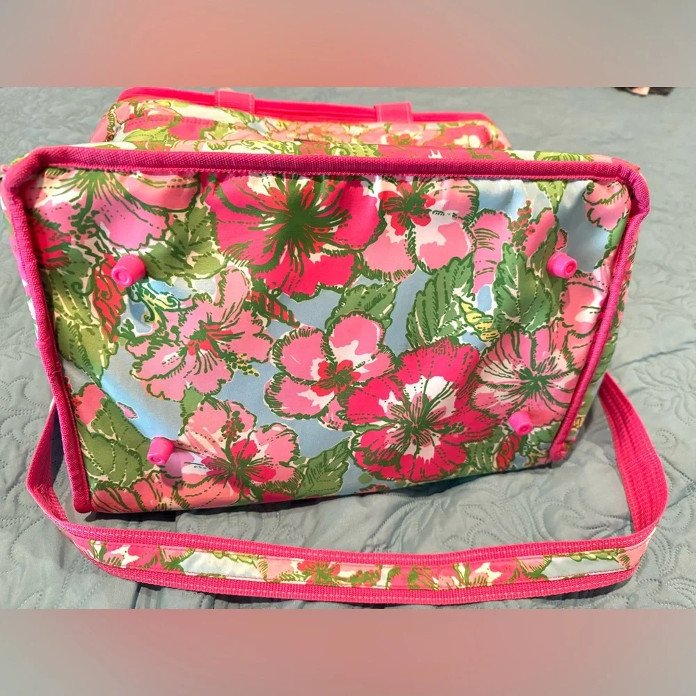Lilly Pulitzer Big Flirt large picnic style cooler.